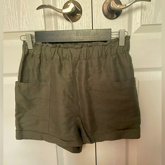 Aritzia Wilfred “Harulia” paper bag shorts olive green size S high waisted - Picture 4 of 5
